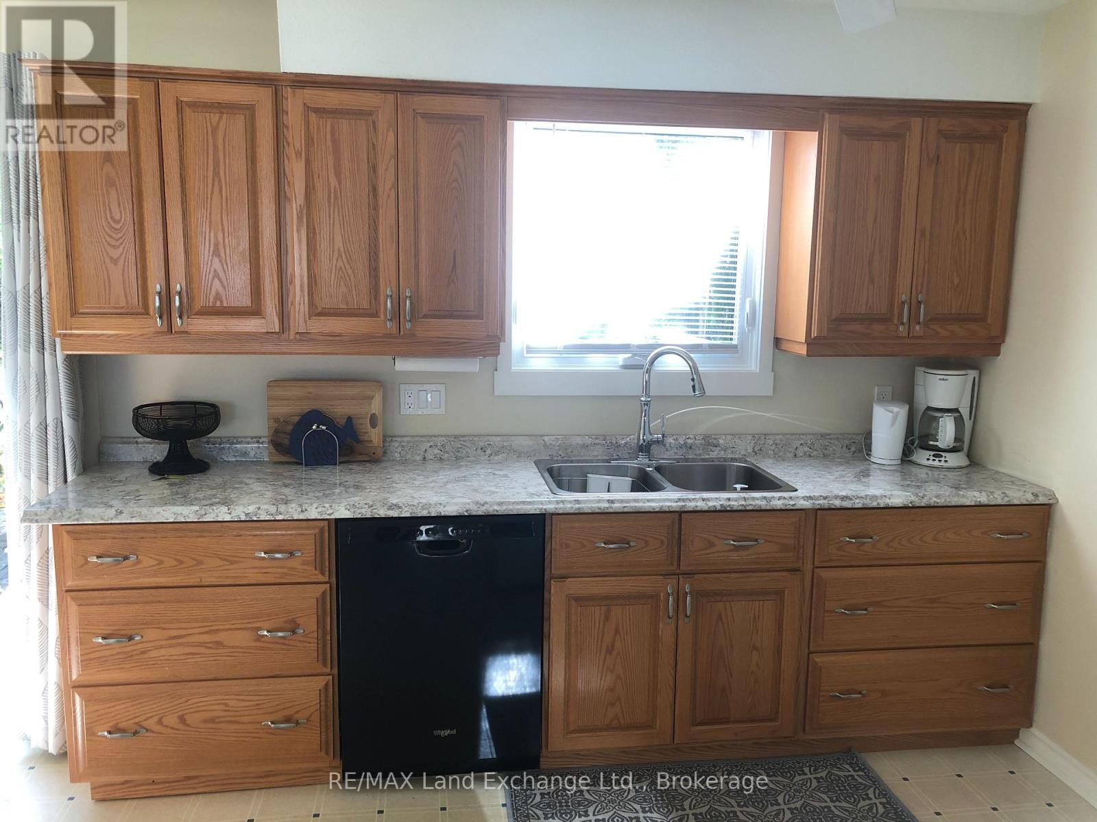 1079 Huron Terrace Property Photo 6