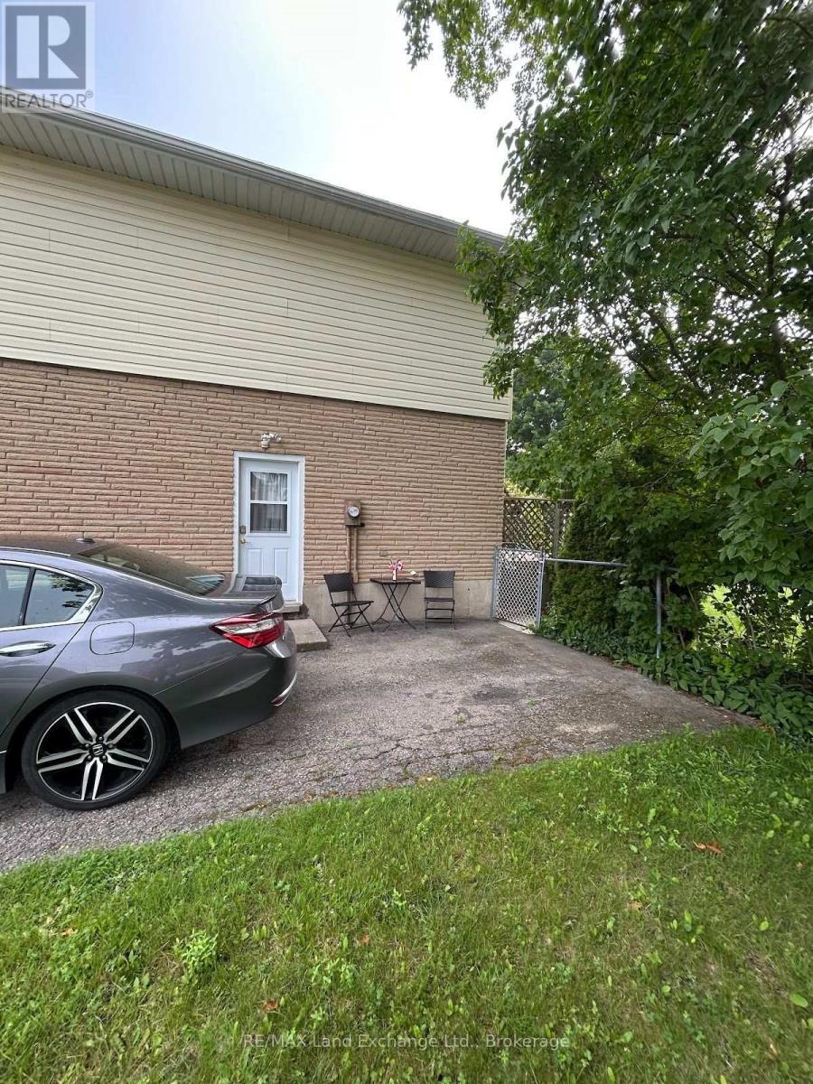1079 Huron Terrace Property Photo 28