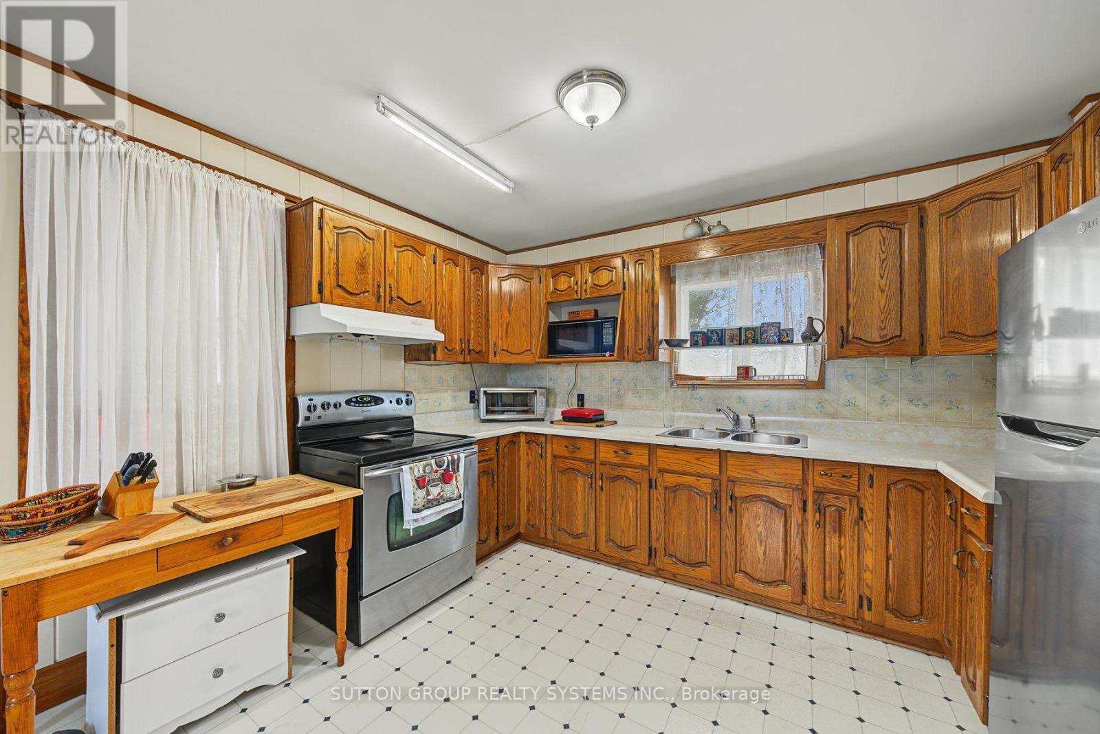 5075 Bridge Street Property Photo 14