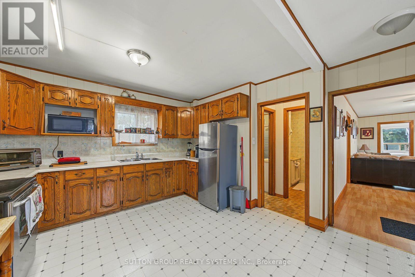 5075 Bridge Street Property Photo 16