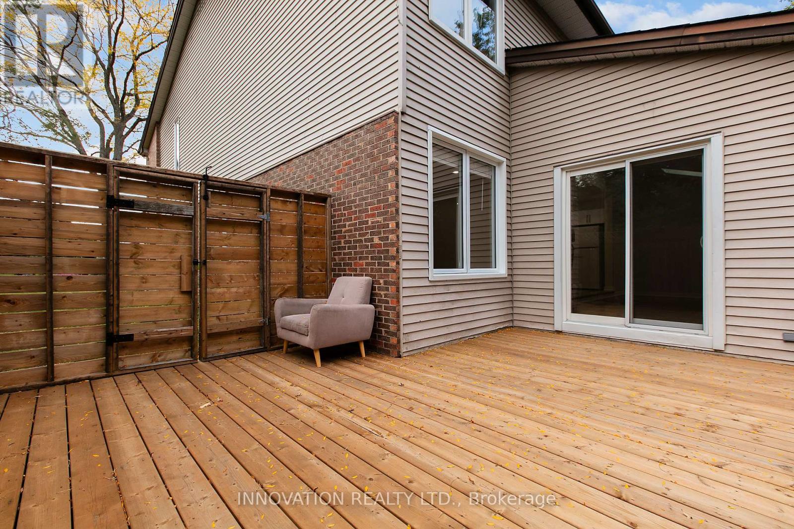 2 Hackett Street Property Photo 33