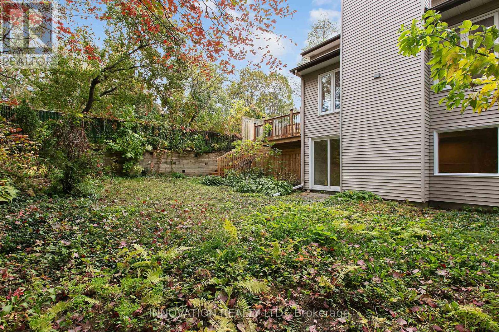 2 Hackett Street Property Photo 35