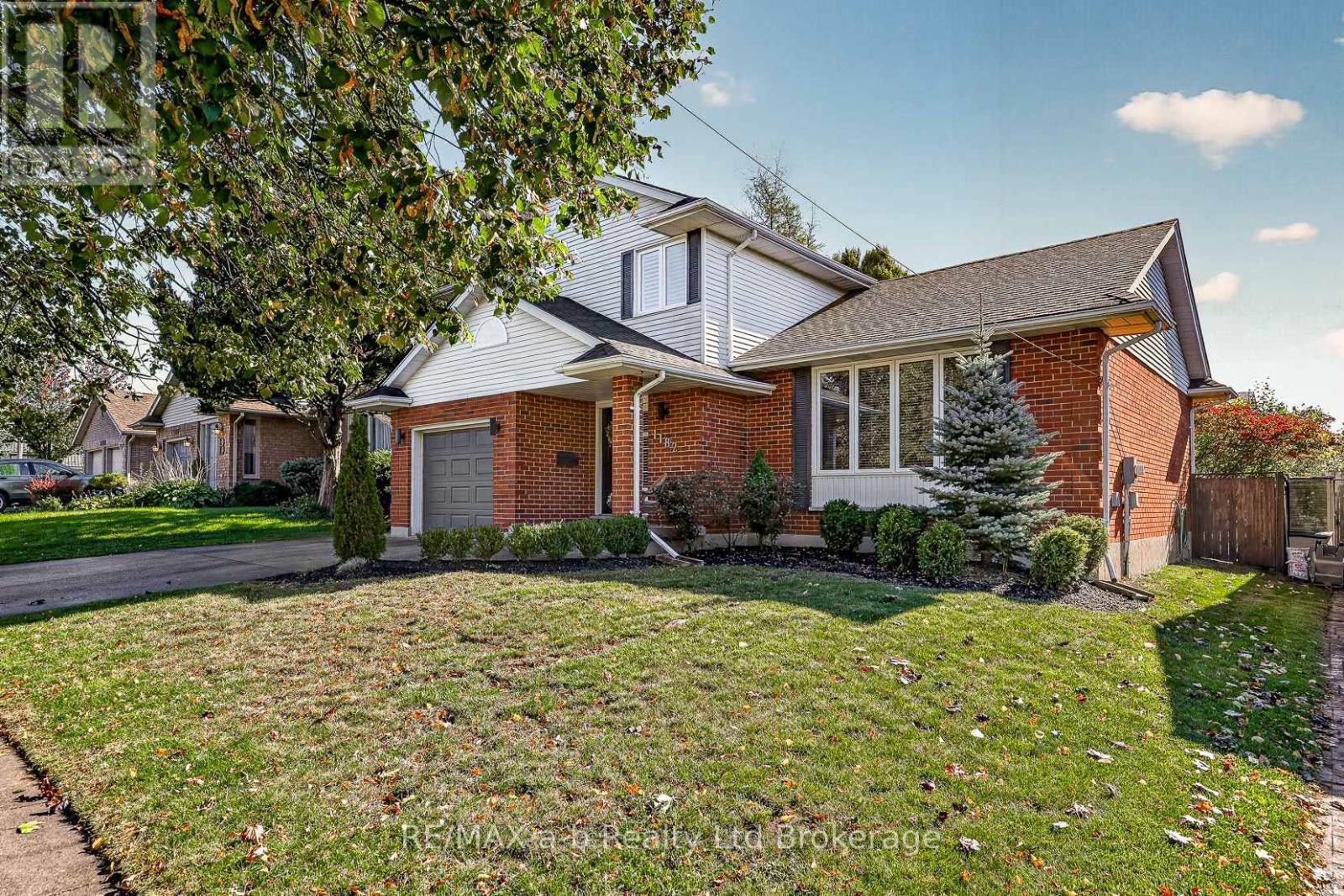 1182 SPRUCEDALE ROAD