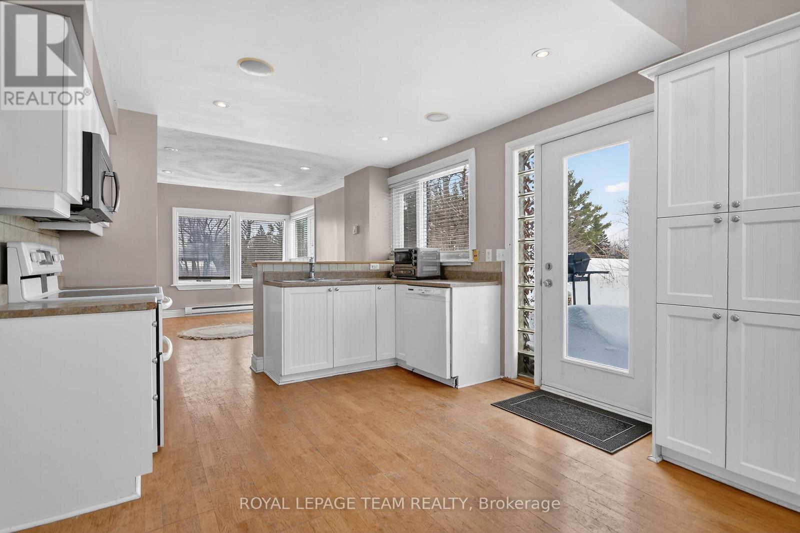 5965 Rideau Valley Drive N Property Photo 8