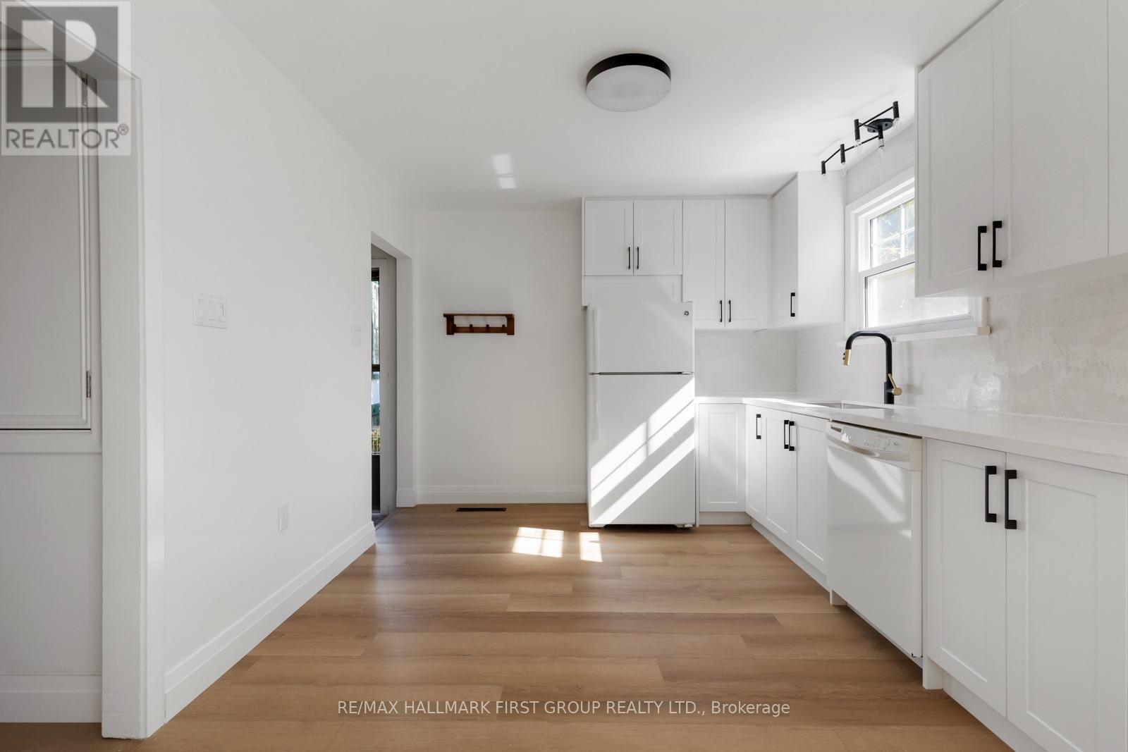 31 Harcourt Street Property Photo 9