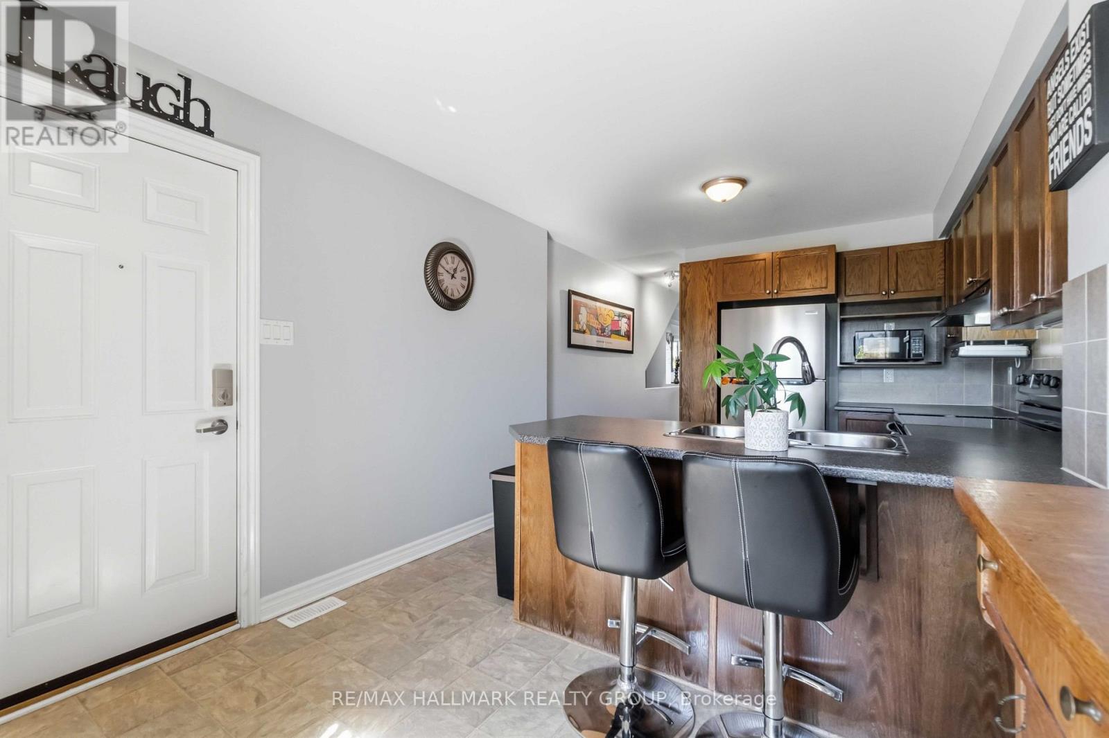 8 - 562 Lakeridge Drive Property Photo 6
