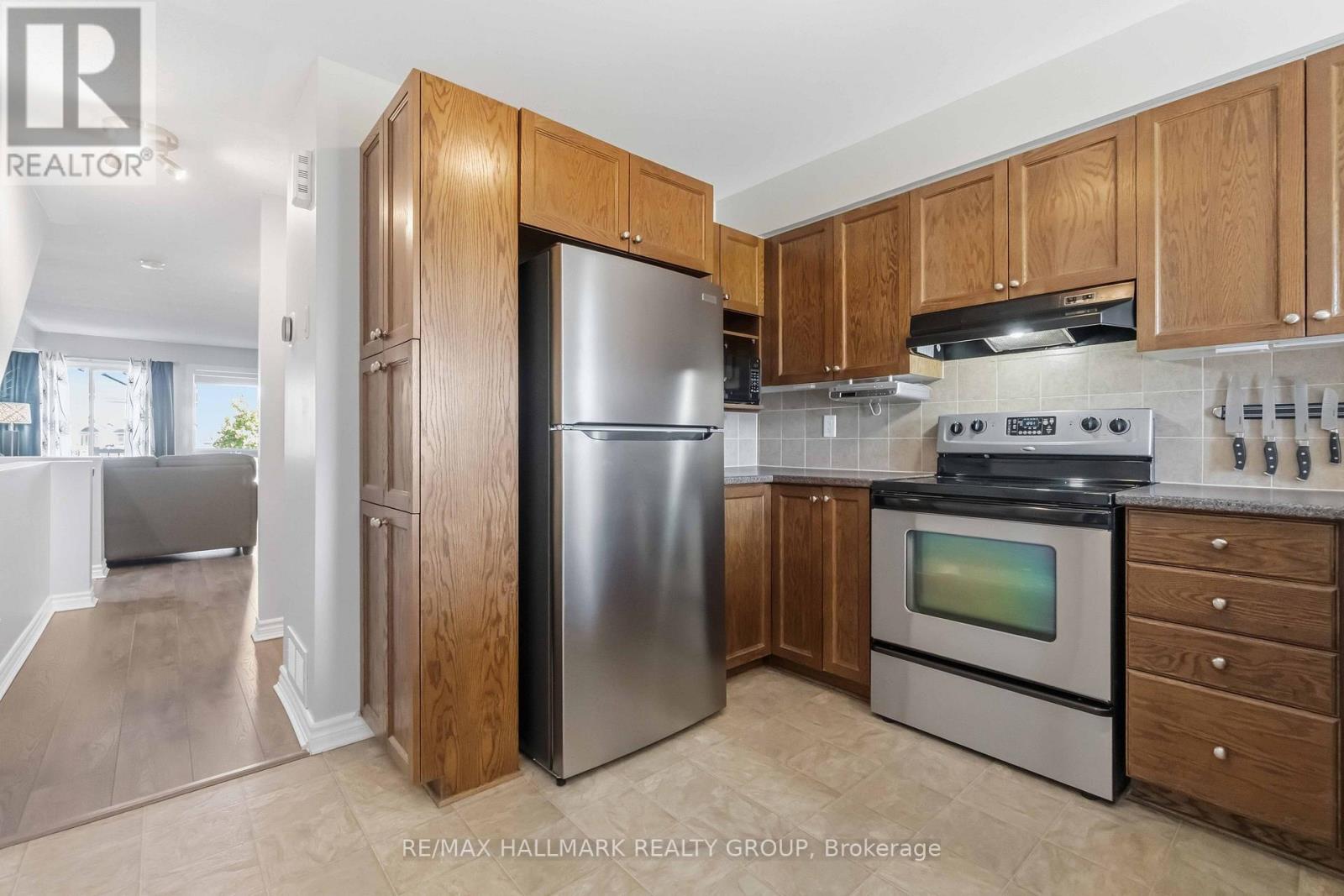 8 - 562 Lakeridge Drive Property Photo 11
