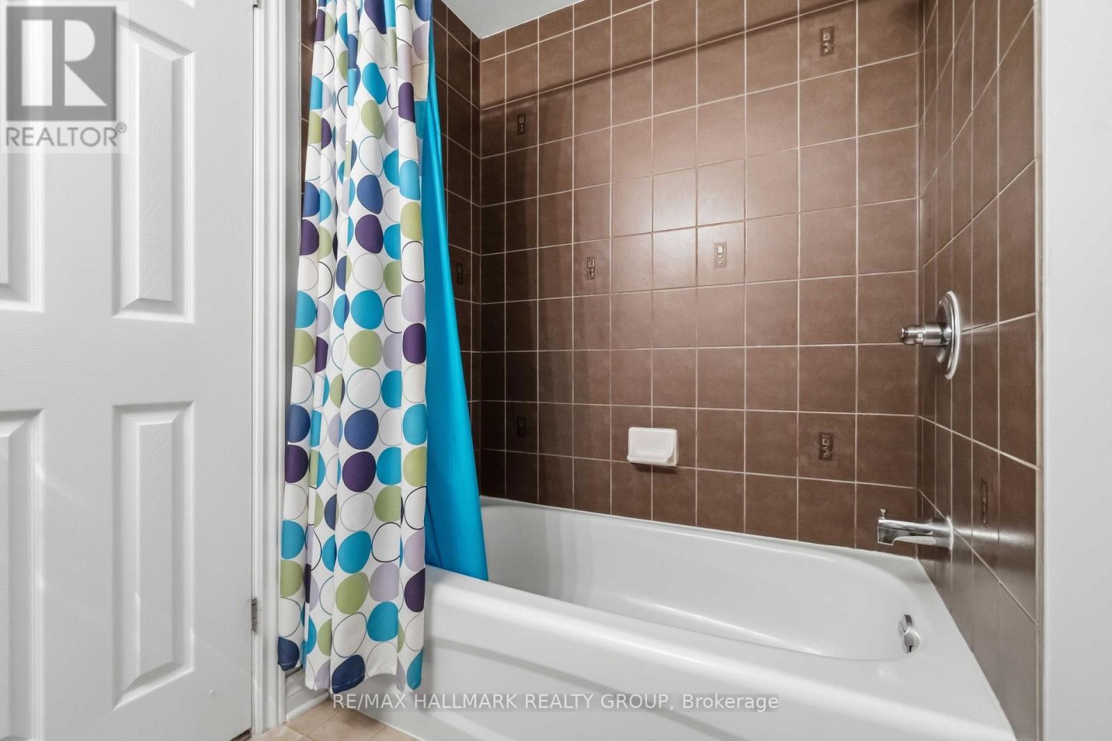 8 - 562 Lakeridge Drive Property Photo 28