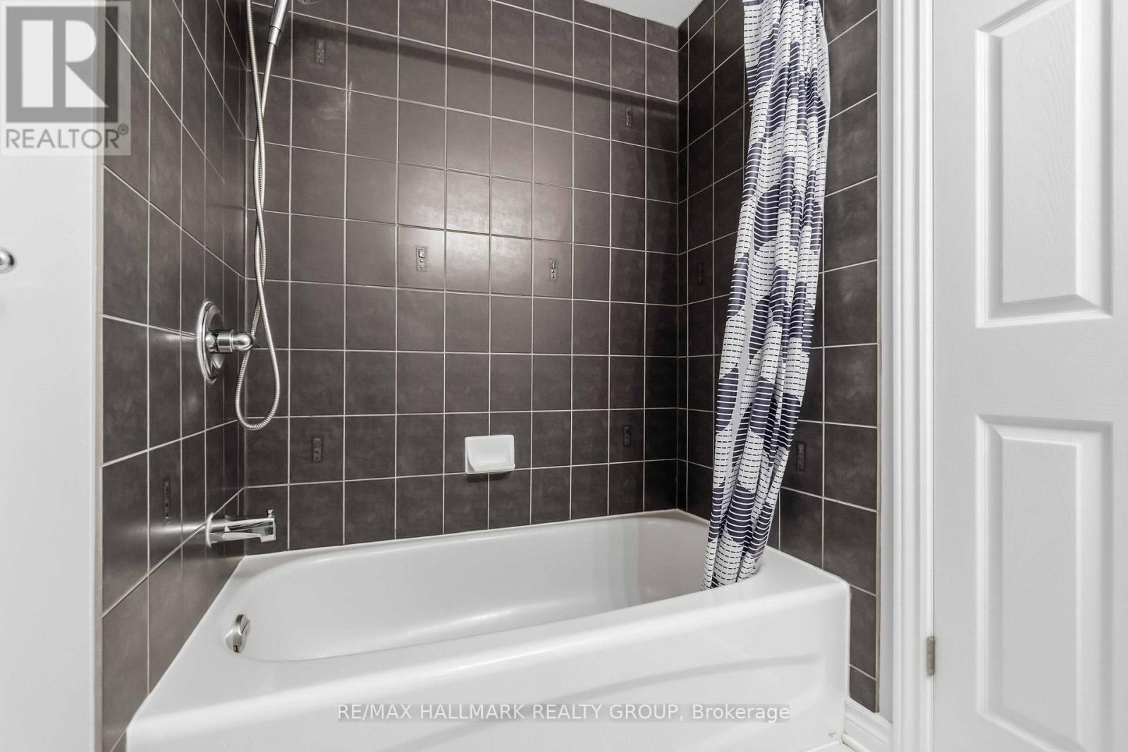 8 - 562 Lakeridge Drive Property Photo 34
