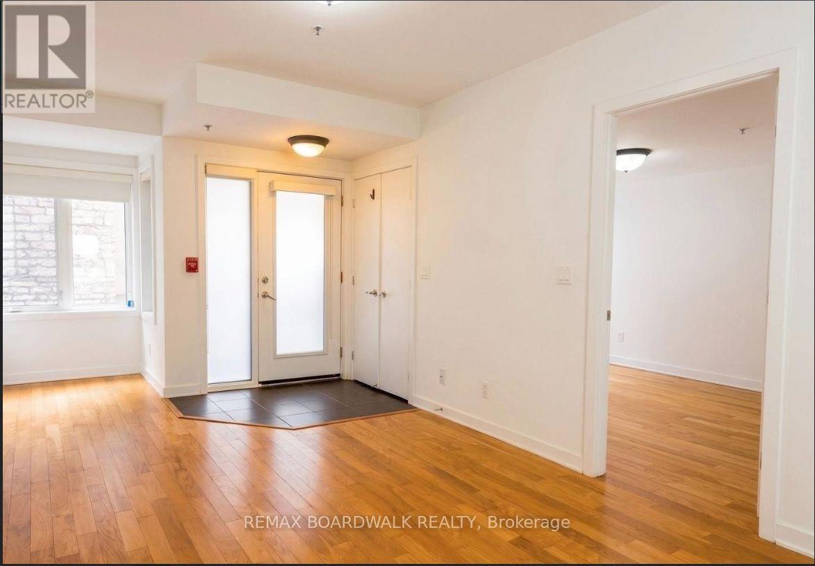 209 - 458d King Edward Avenue Property Photo 1