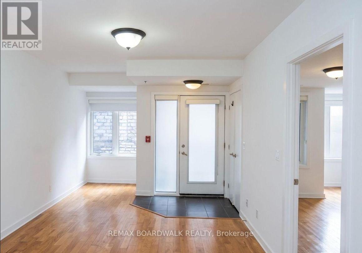 209 - 458d King Edward Avenue Property Photo 2