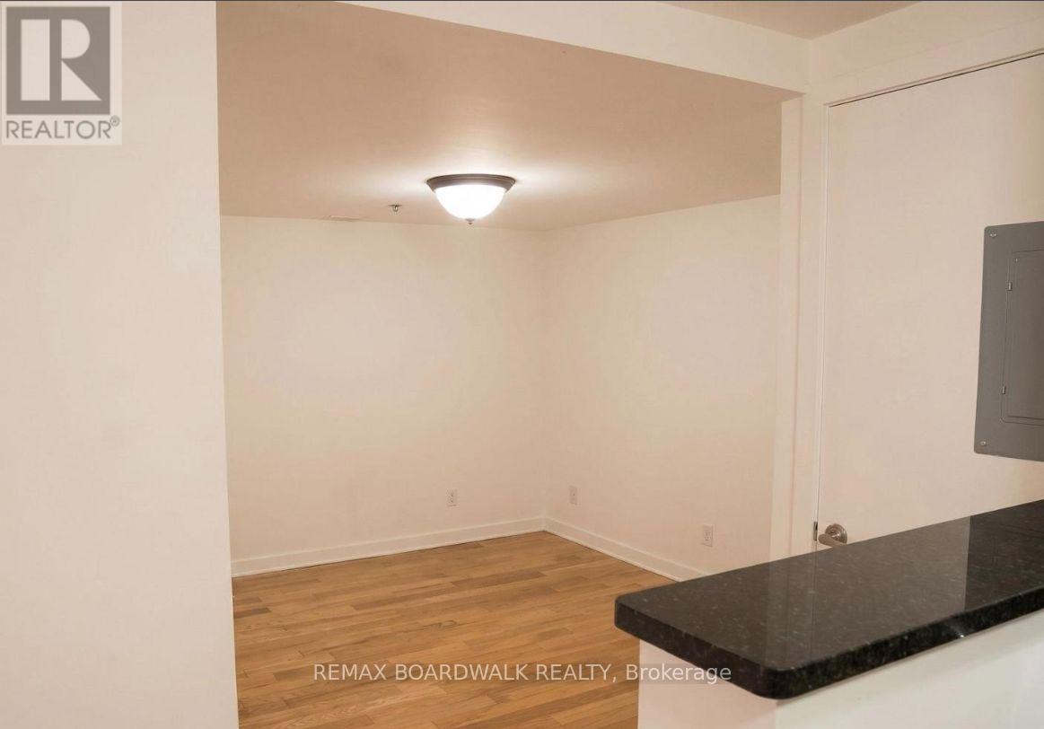 209 - 458d King Edward Avenue Property Photo 5