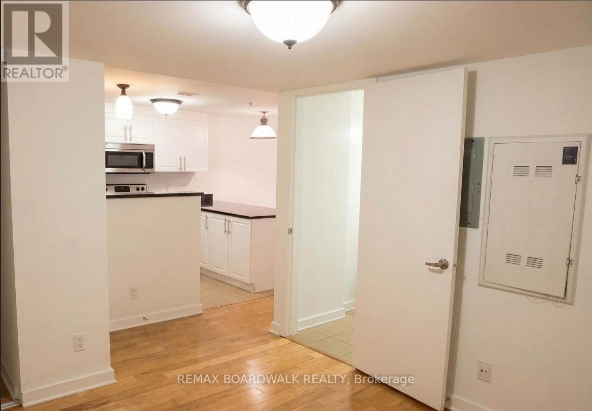 209 - 458d King Edward Avenue Property Photo 7