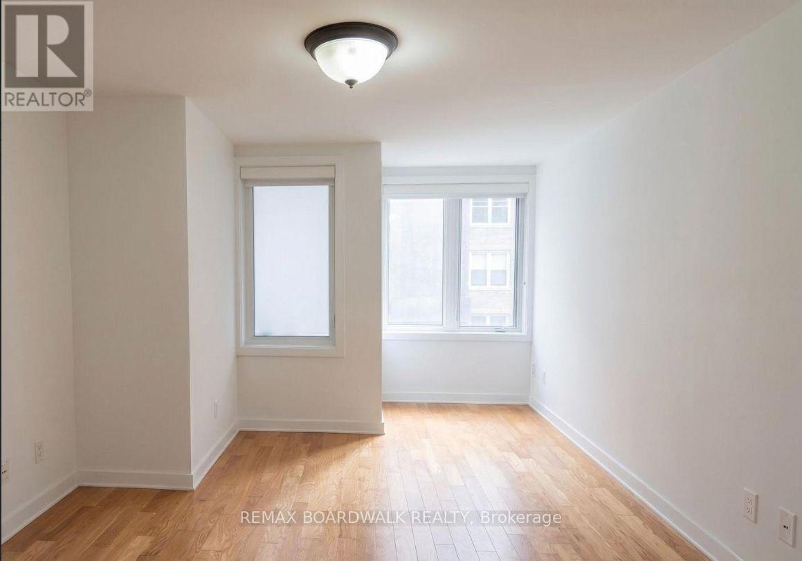209 - 458d King Edward Avenue Property Photo 8