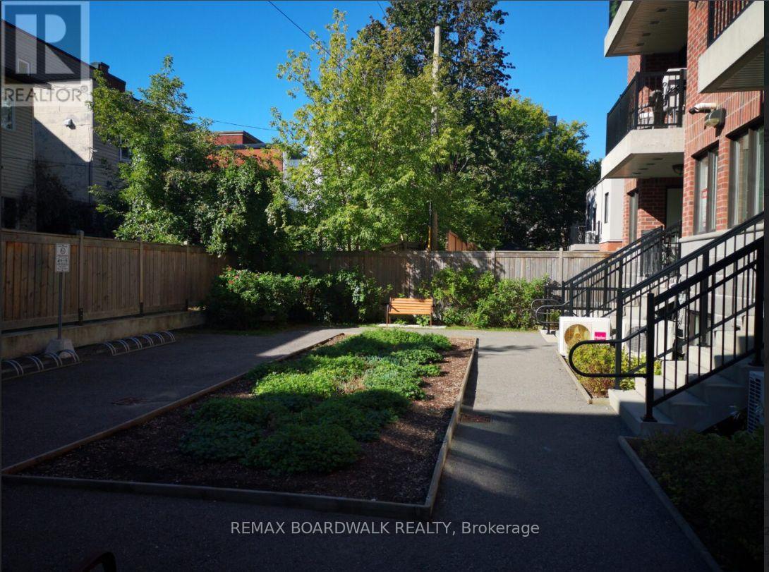 209 - 458d King Edward Avenue Property Photo 12