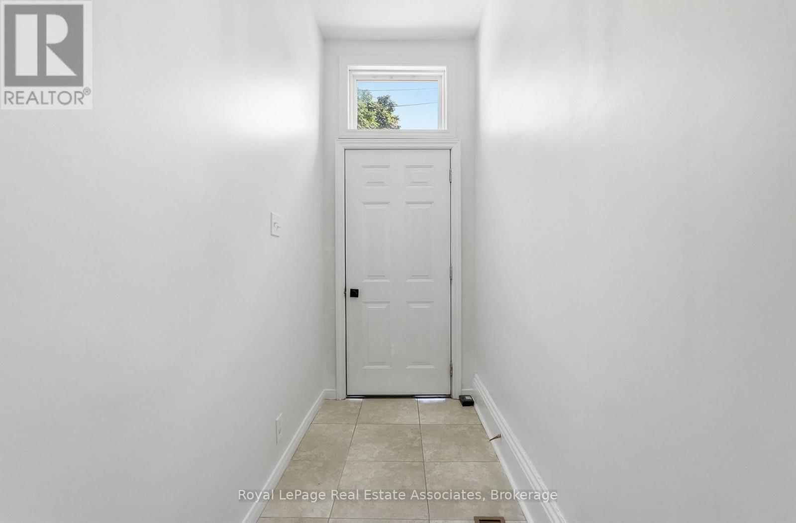 51 Wellington Street N Property Photo 3