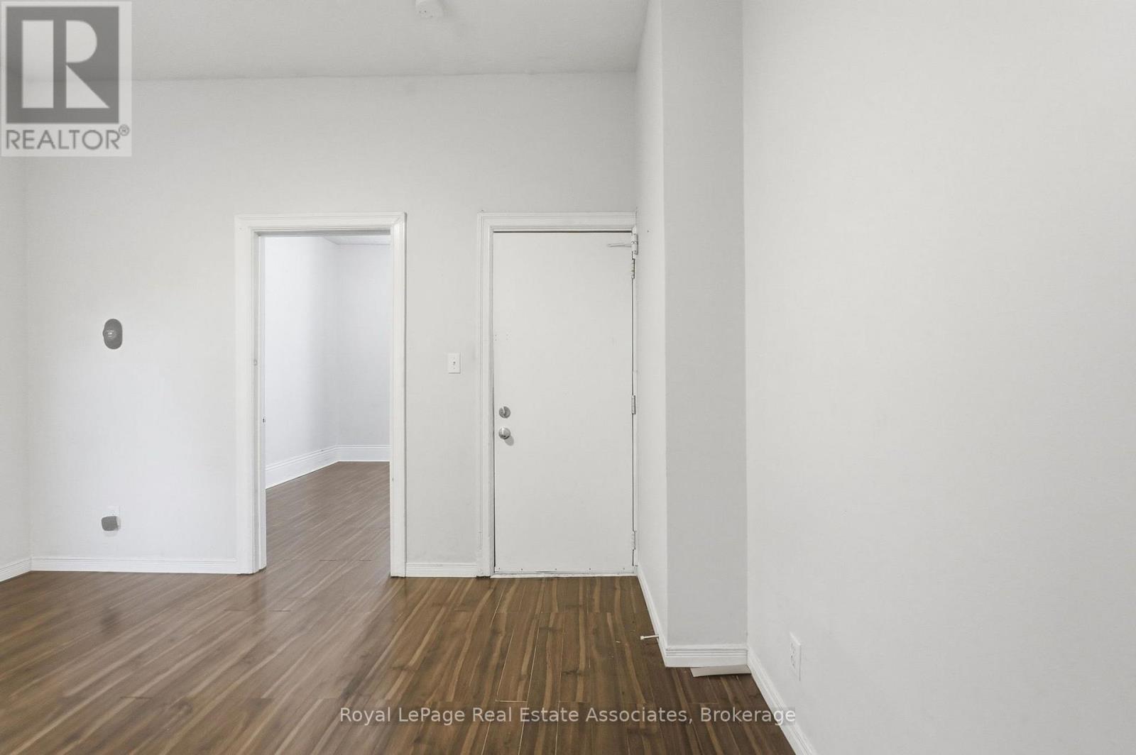 51 Wellington Street N Property Photo 6