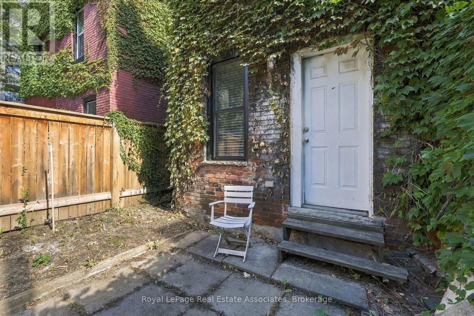 51 Wellington Street N Property Photo 21