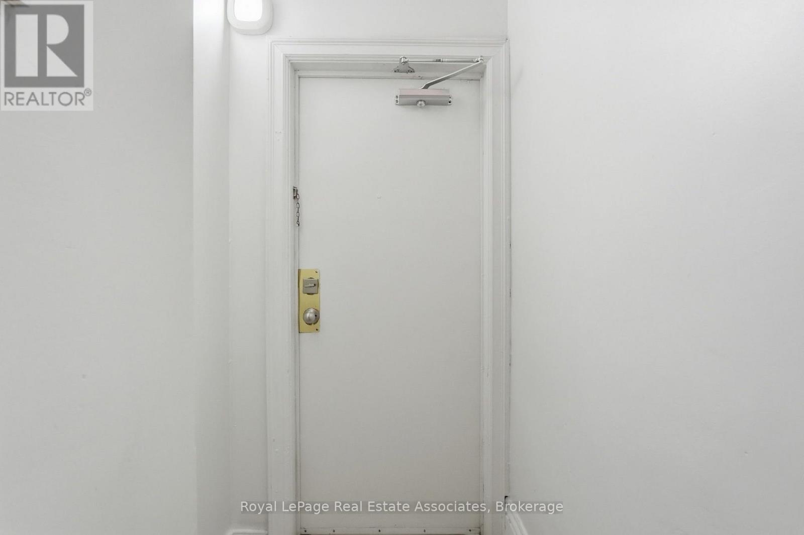 51 Wellington Street N Property Photo 22