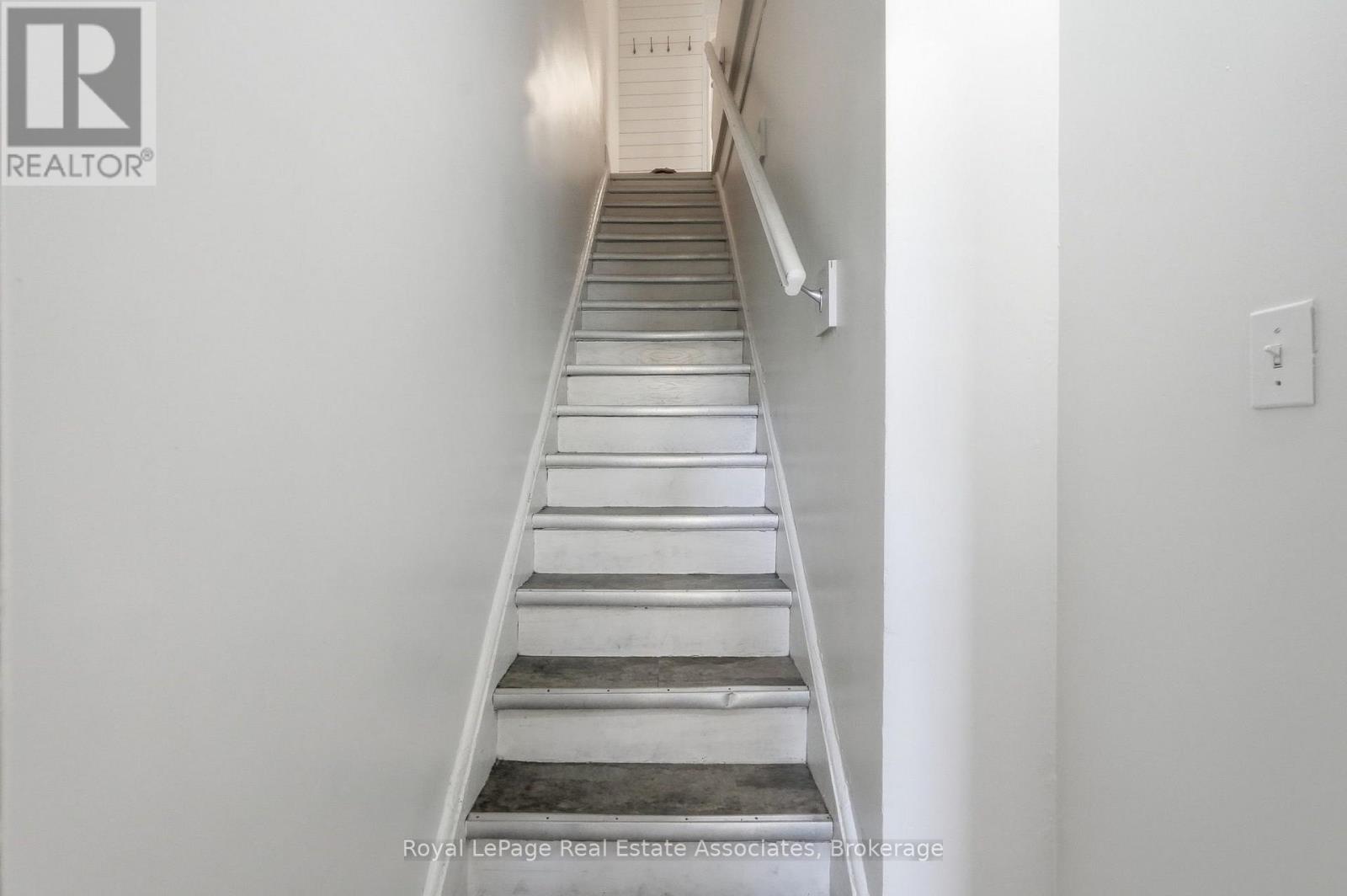 51 Wellington Street N Property Photo 23