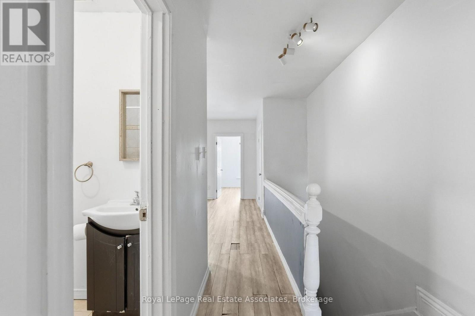 51 Wellington Street N Property Photo 24