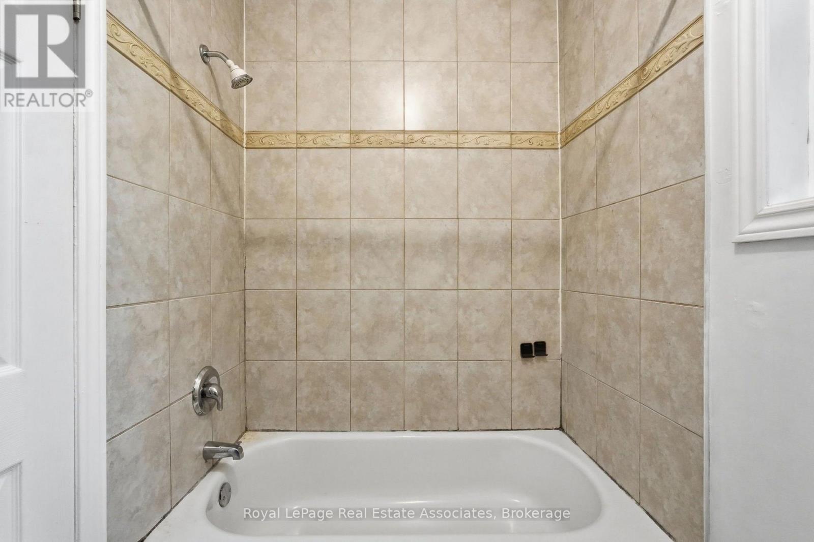 51 Wellington Street N Property Photo 34