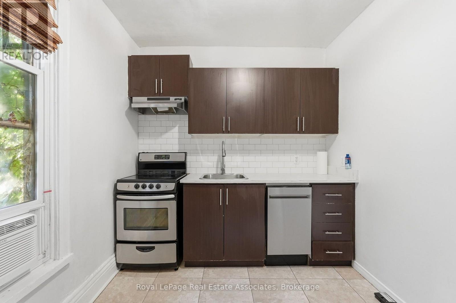 51 Wellington Street N Property Photo 36