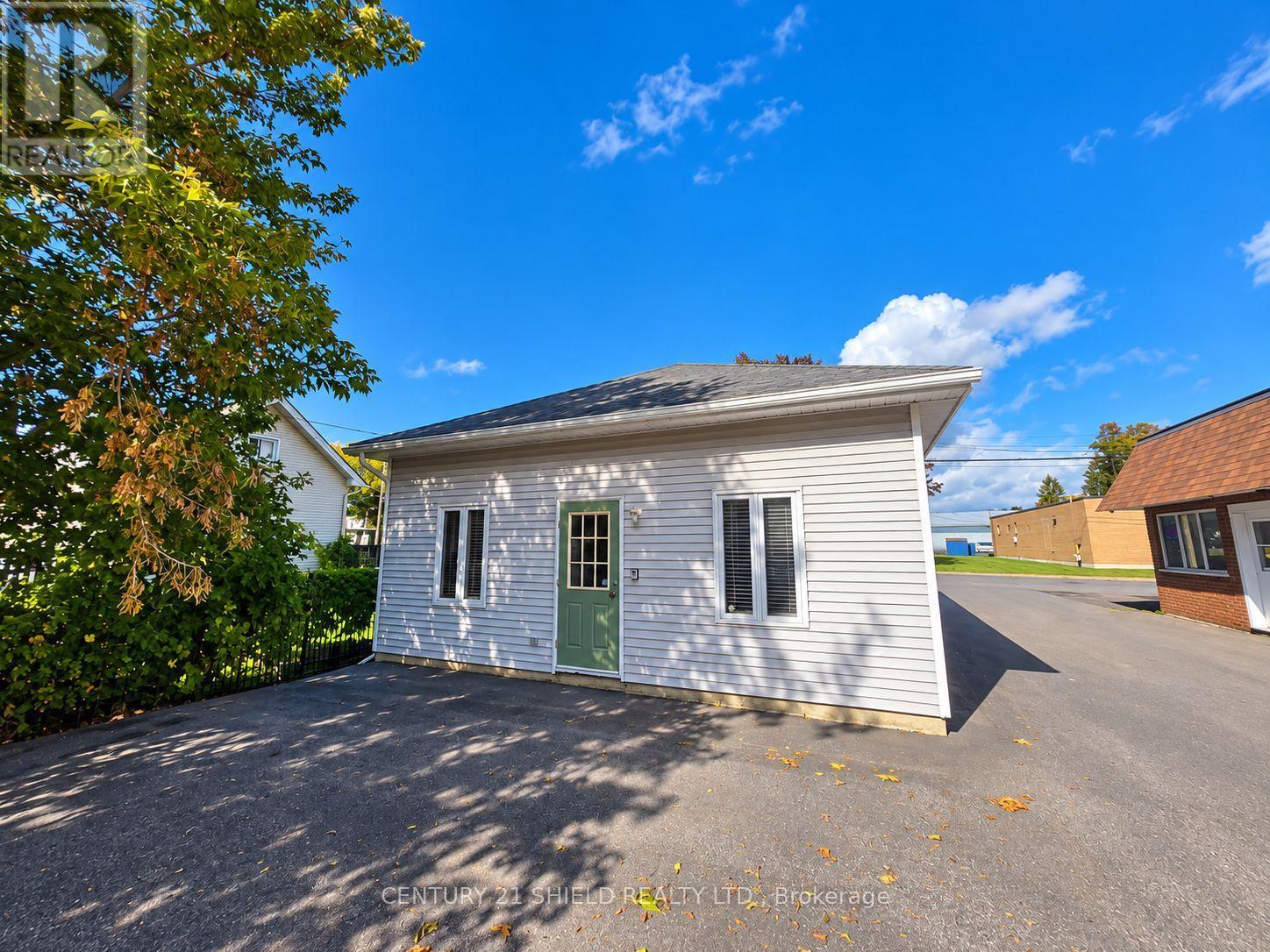 12 Duncan Street Property Photo 4
