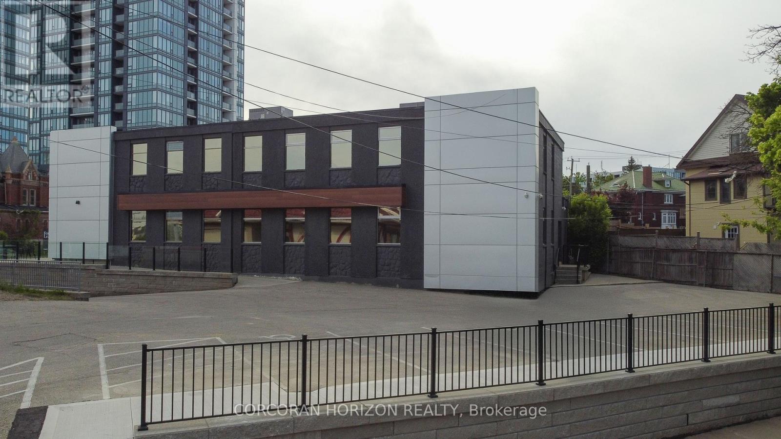 618 King Street W Property Photo 2