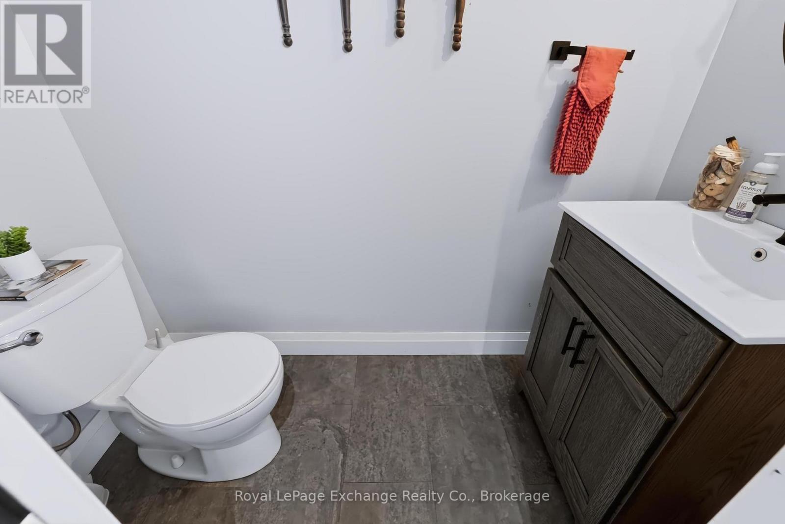 68 North Street N Property Photo 9