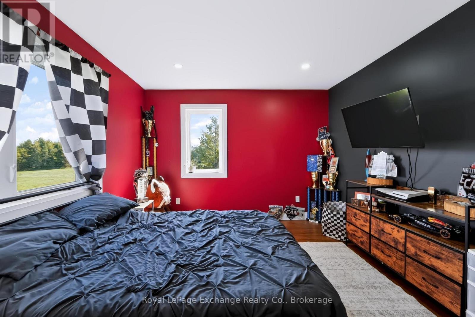 68 North Street N Property Photo 37