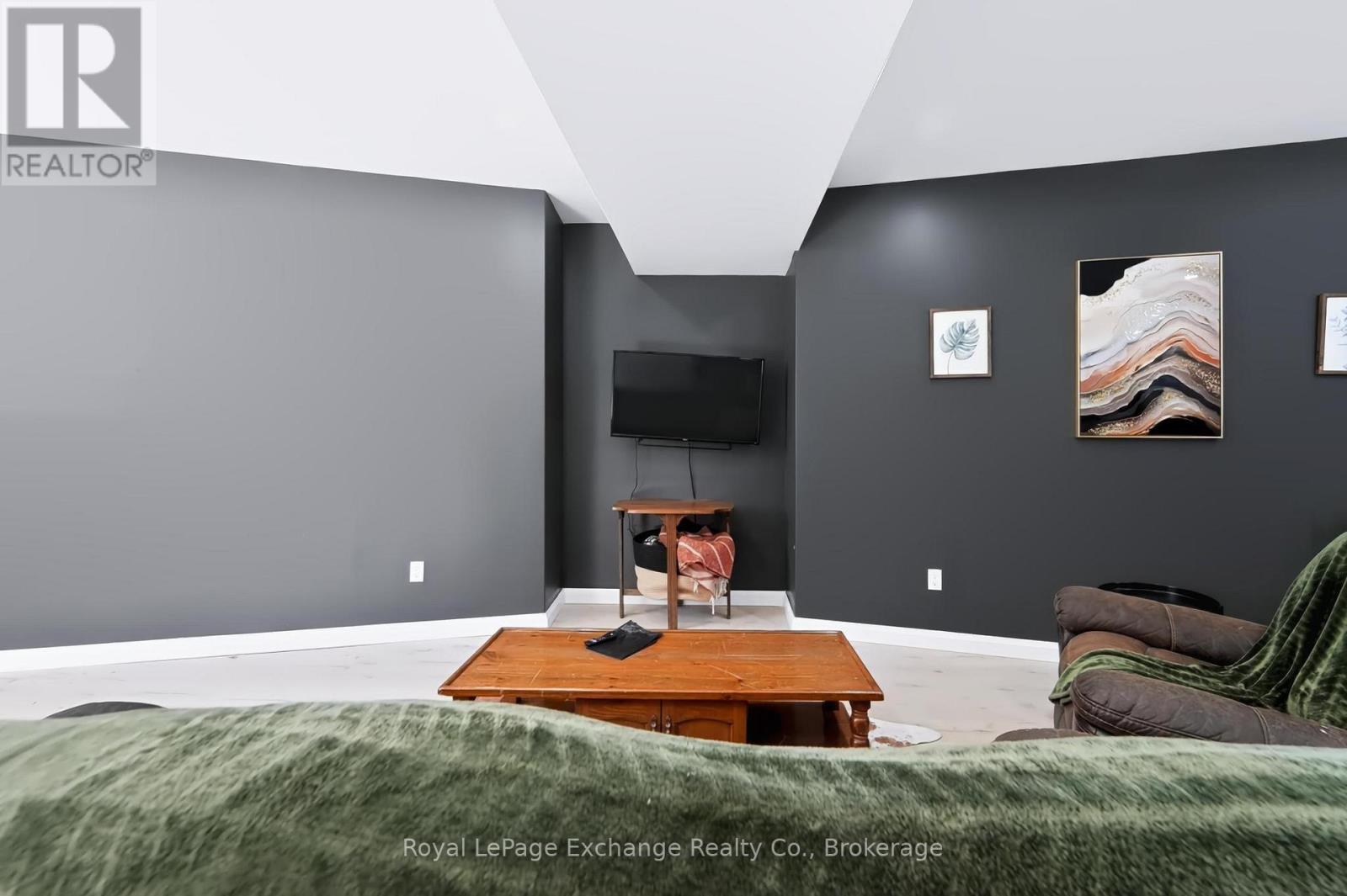 68 North Street N Property Photo 38