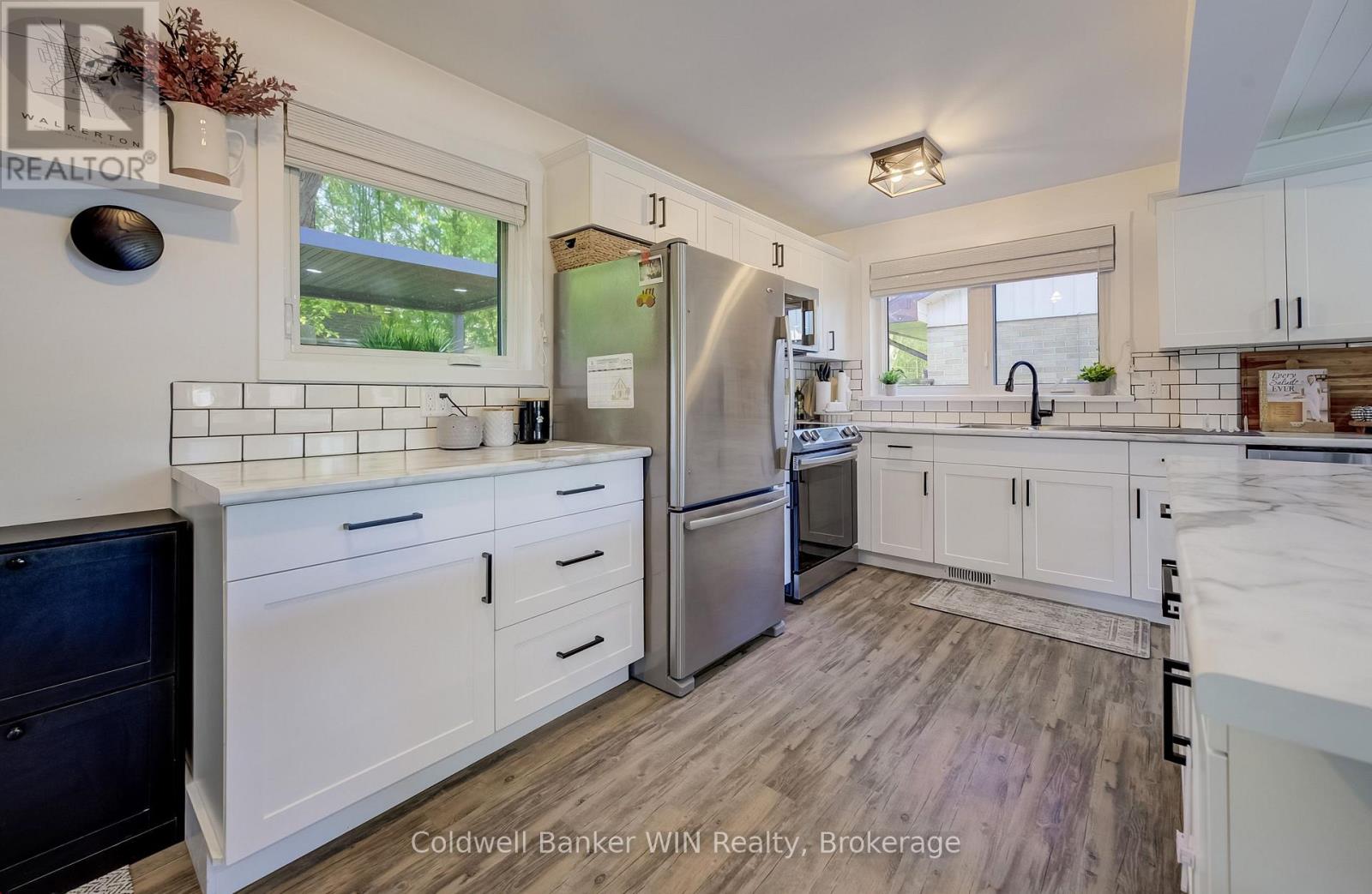 560 Waterloo Street Property Photo 11