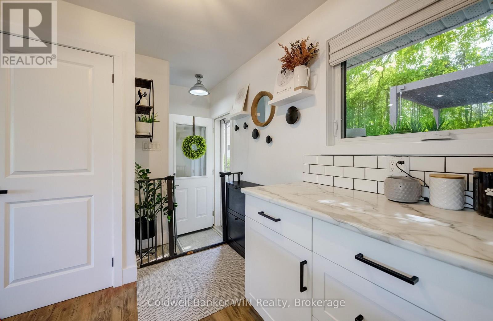 560 Waterloo Street Property Photo 16