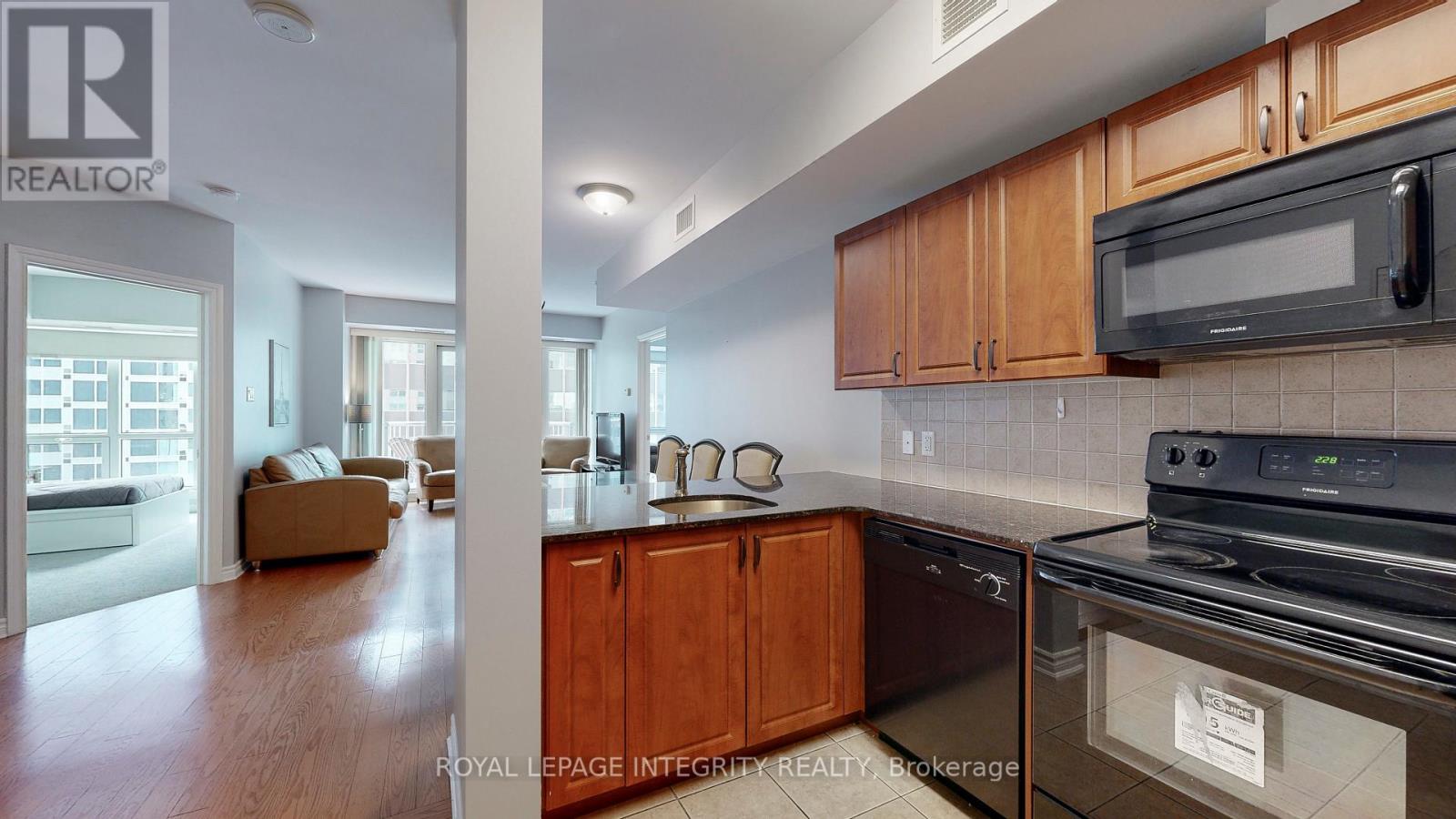 903 - 234 Rideau Street Property Photo 7