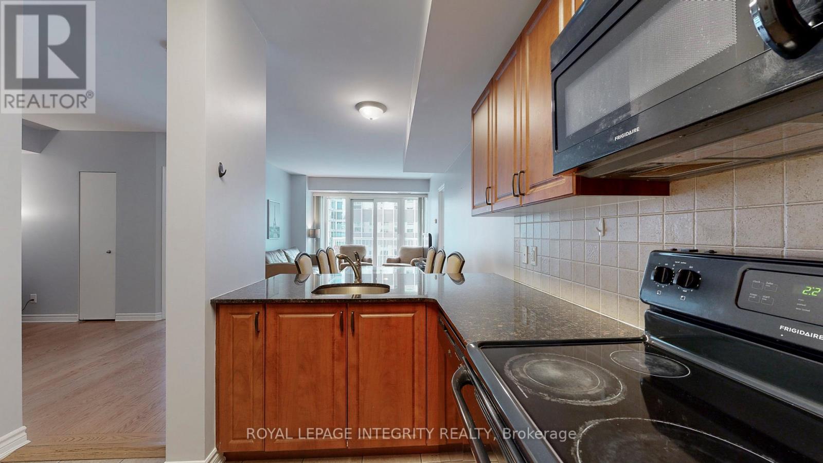 903 - 234 Rideau Street Property Photo 8