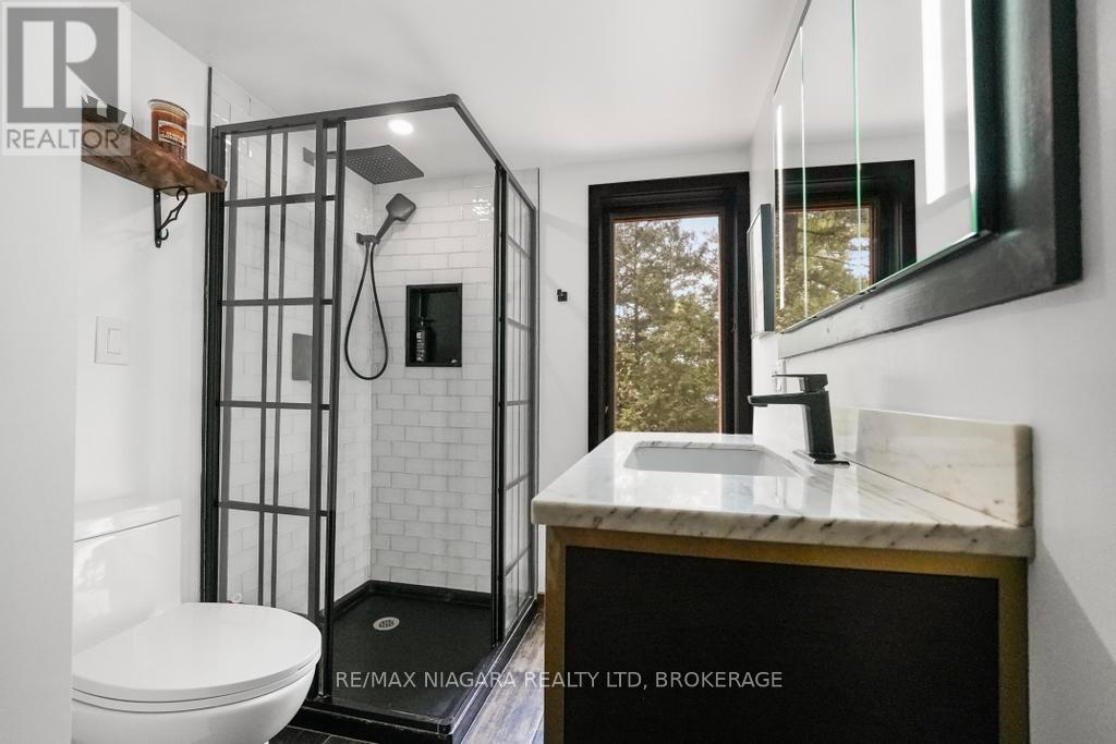 1009 Mercedes Drive N Property Photo 12