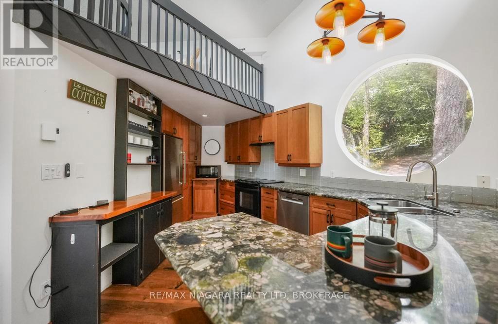 1009 Mercedes Drive N Property Photo 20