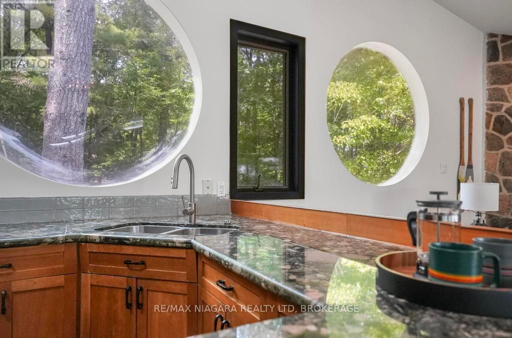 1009 Mercedes Drive N Property Photo 21
