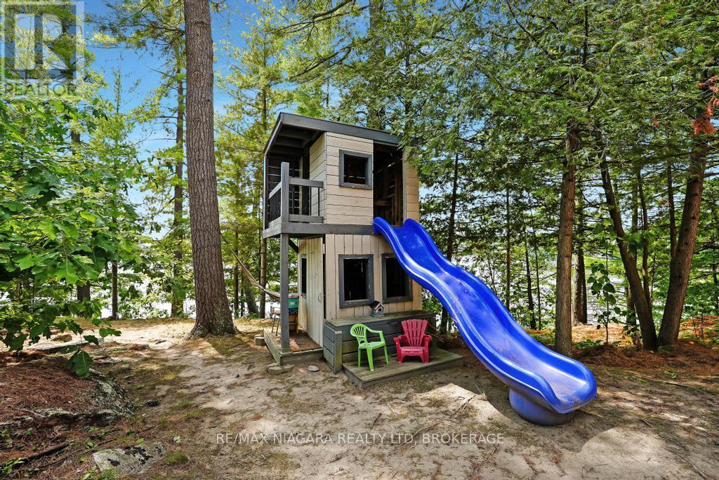 1009 Mercedes Drive N Property Photo 32