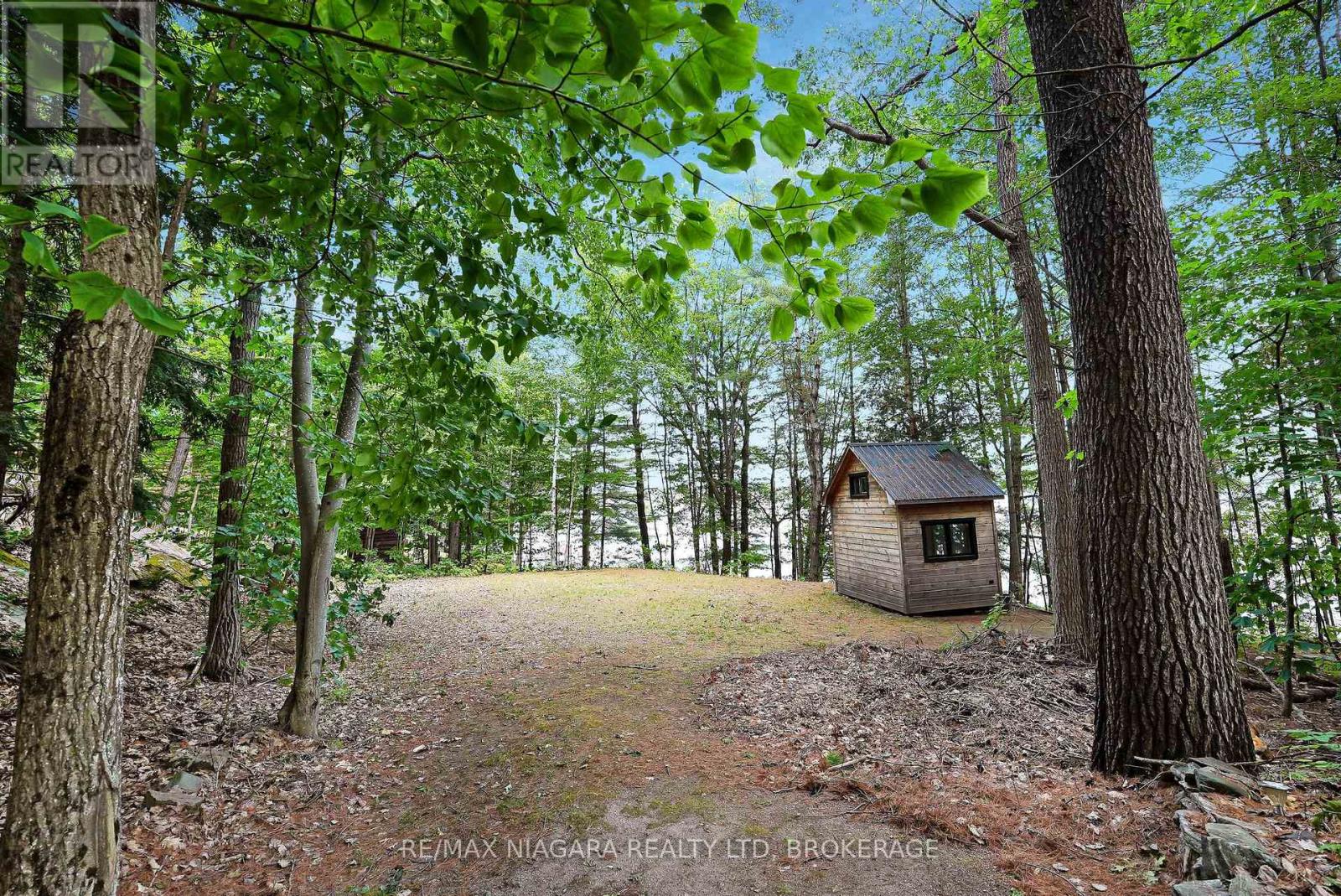 1009 Mercedes Drive N Property Photo 34
