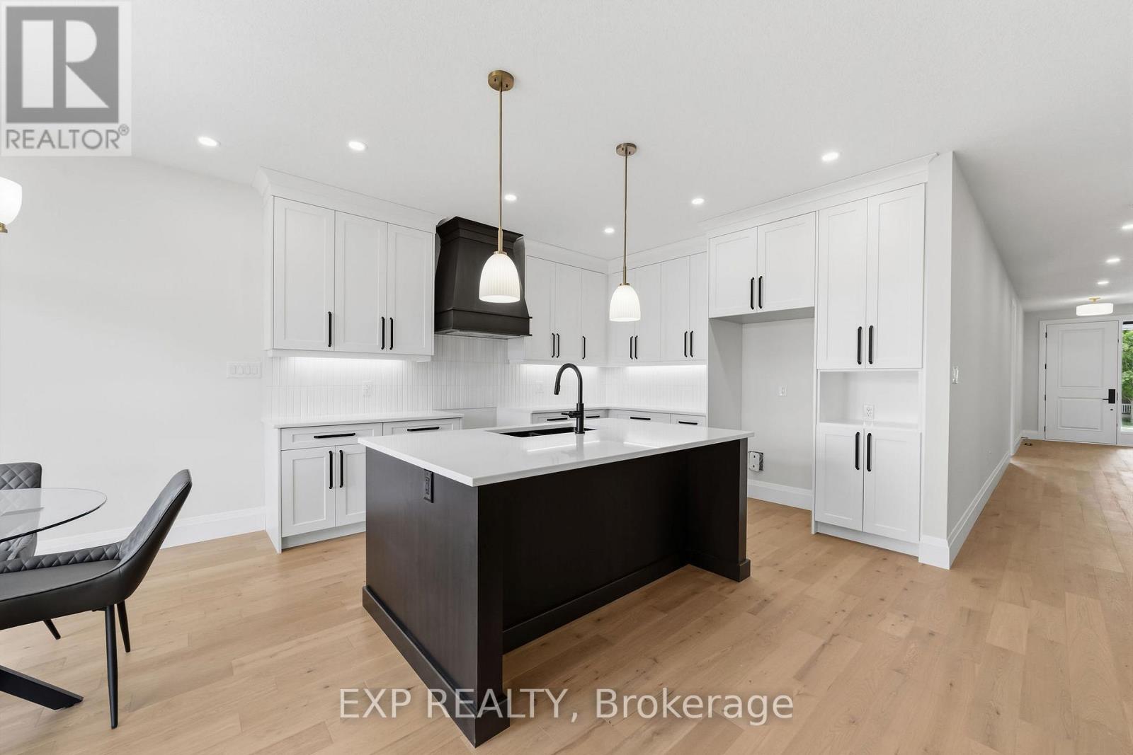 404 Erie Street Property Photo 9