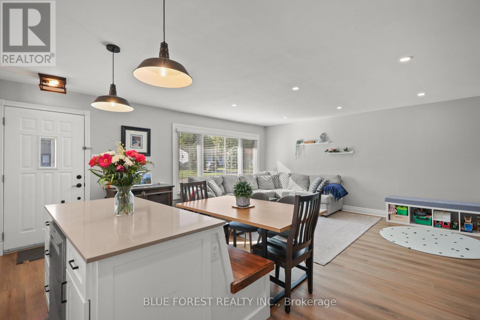 106 Harold Ct Court Property Photo 10
