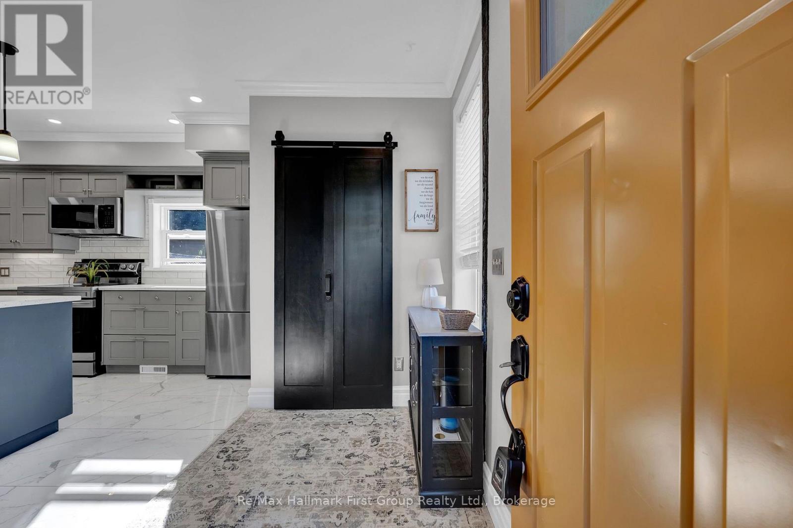 5 Elgin Street N Property Photo 2