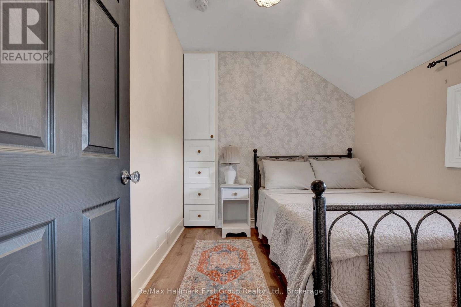 5 Elgin Street N Property Photo 23