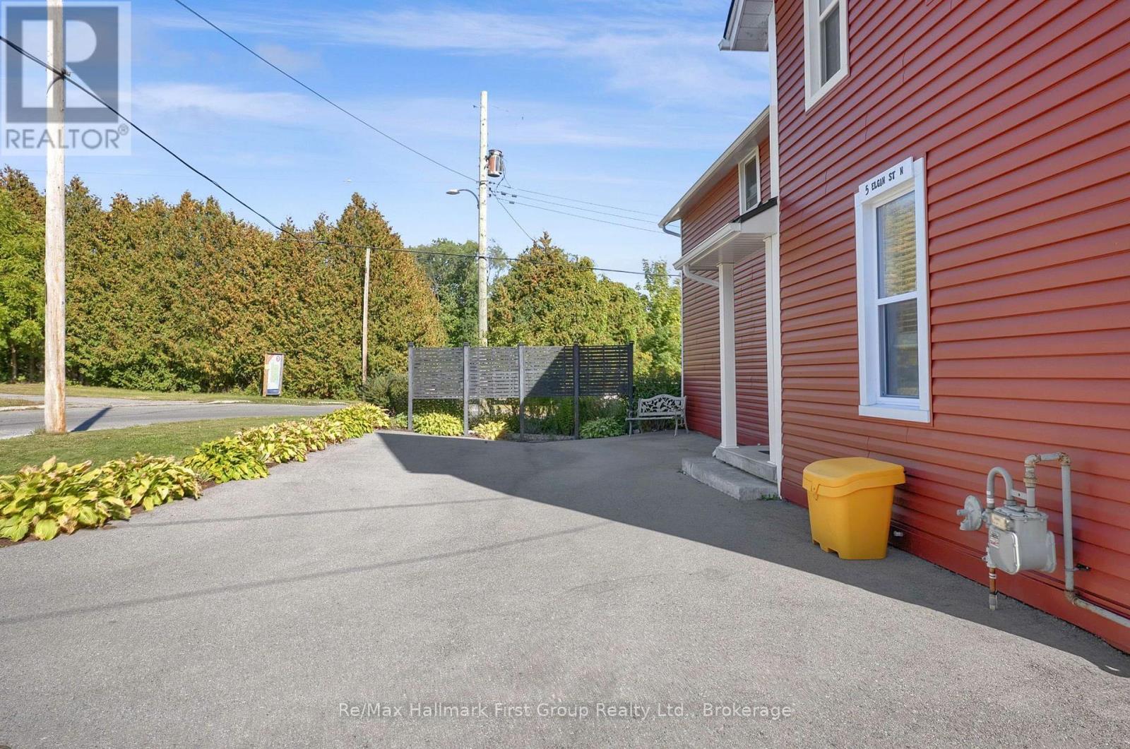 5 Elgin Street N Property Photo 32