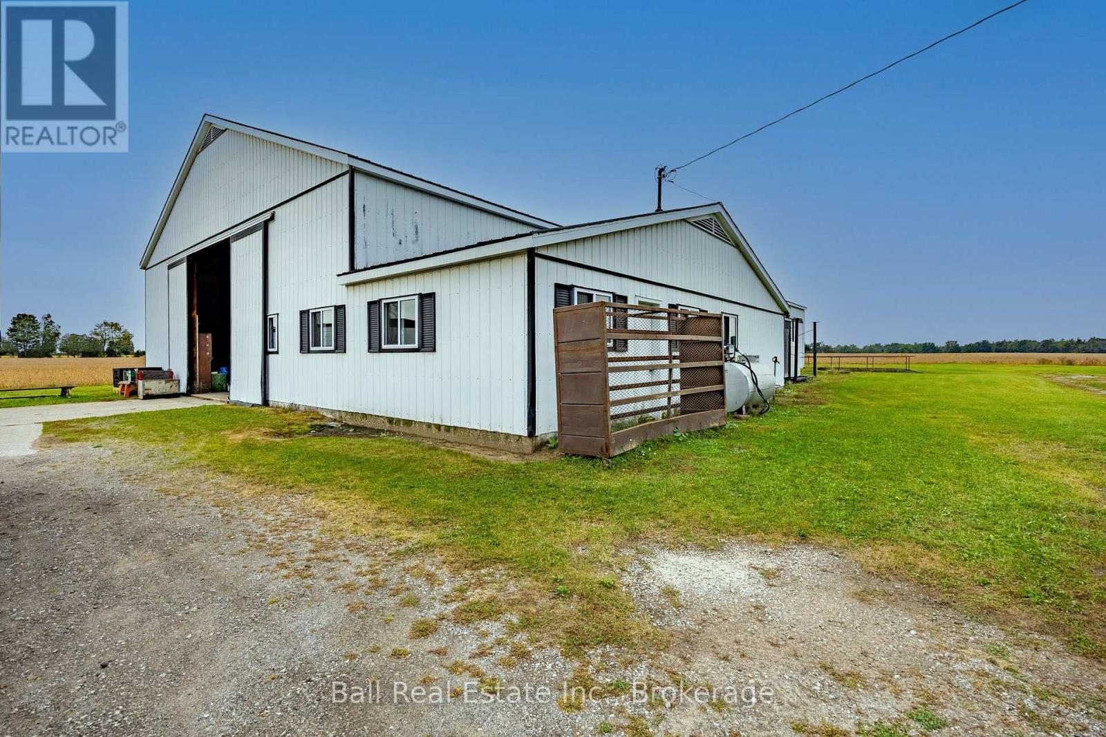 126183 Mall Road Property Photo 7