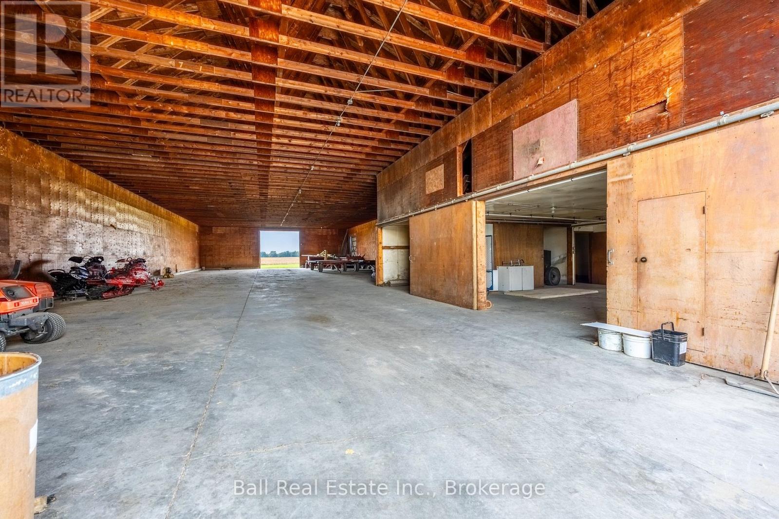 126183 Mall Road Property Photo 8