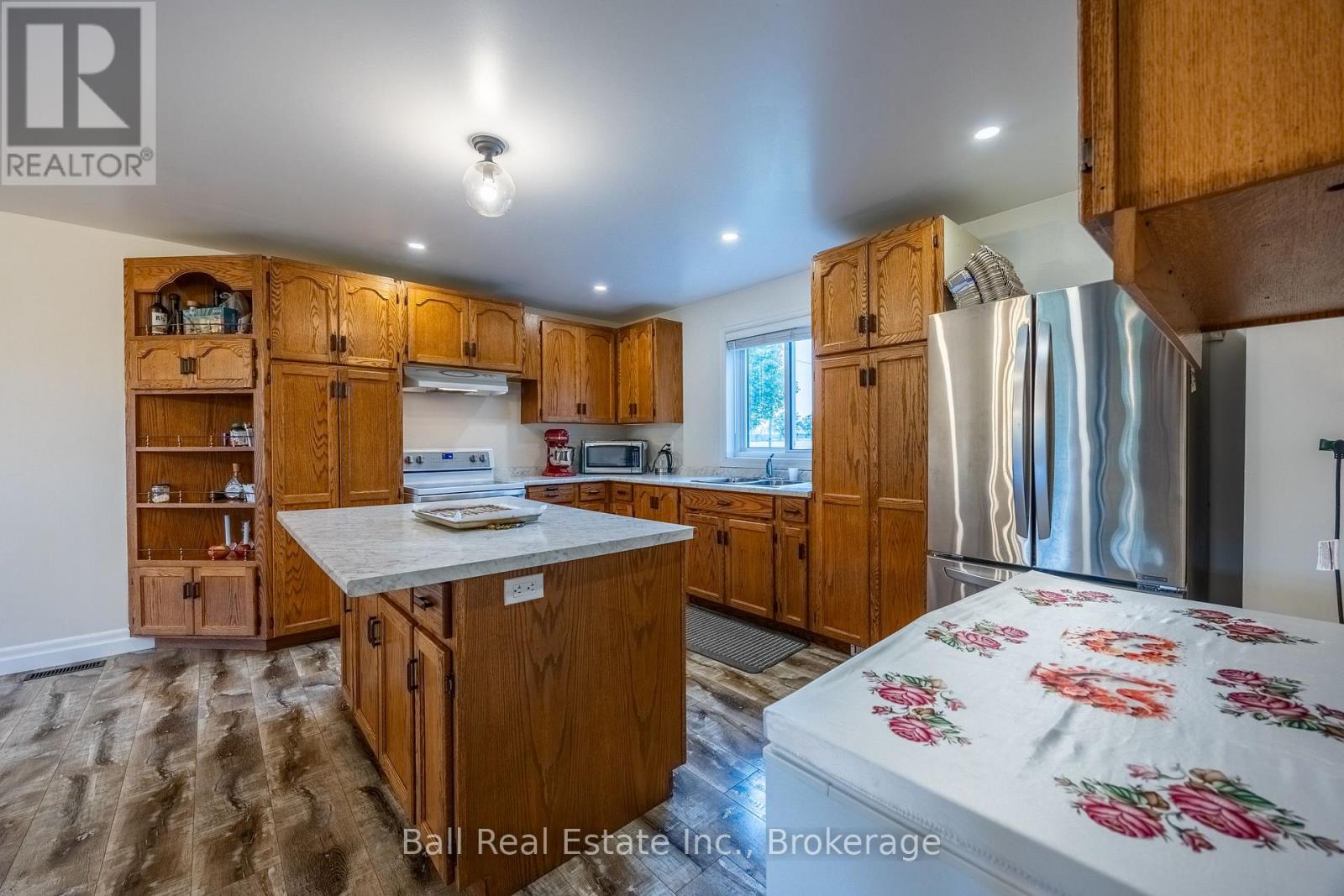 126183 Mall Road Property Photo 11