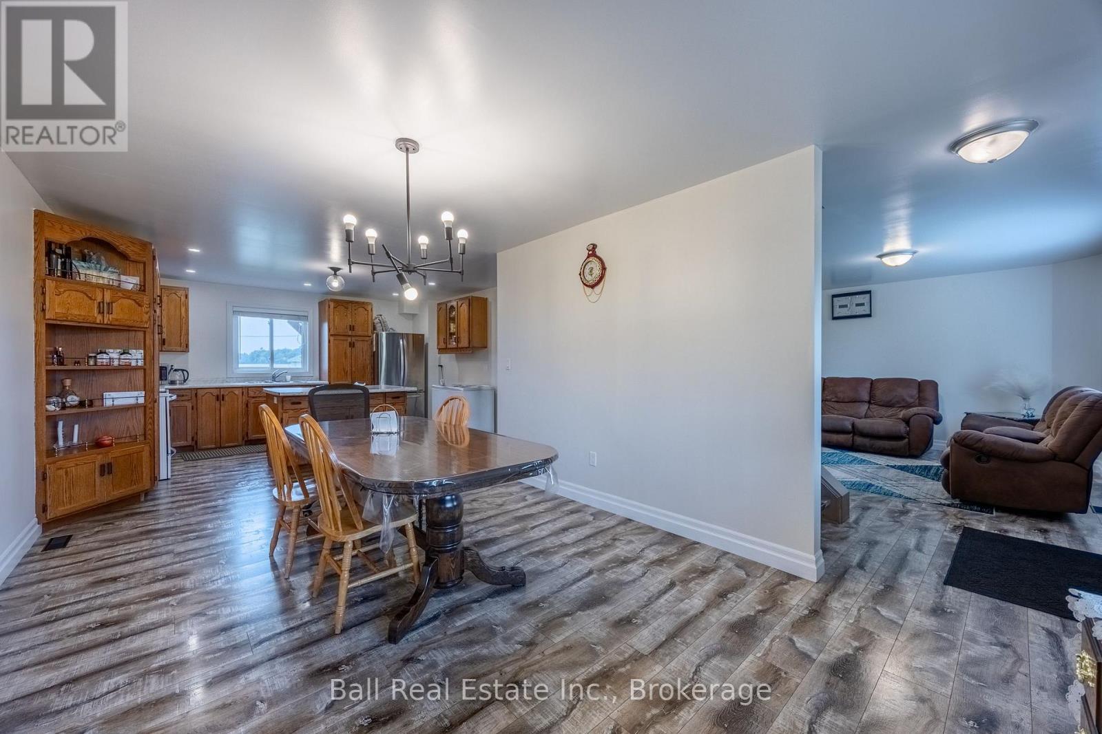 126183 Mall Road Property Photo 14